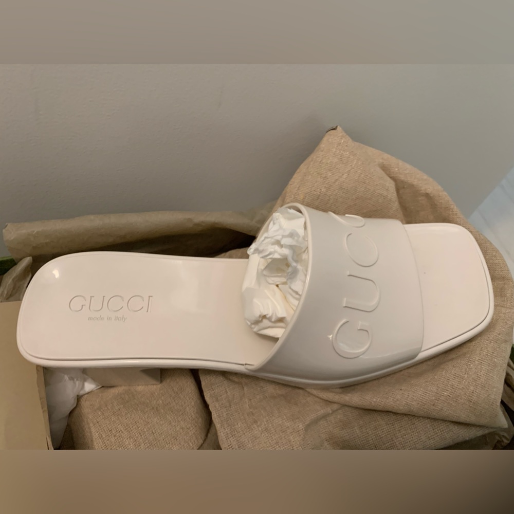 Brand new authentic Gucci sandals
